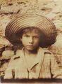 D'Agata, Gaetano (1883-1949) - n. 0269 - Bambino con cappello - cm 37x27,7.jpg