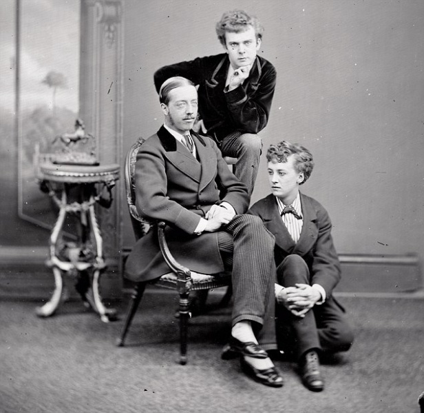 File:Spalding, Frederick - Boulton Ernest (Stella, seduto) & Park Frederick (Fanny) con lord Arthur Pelham-Clinton (1869).jpg